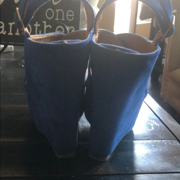 Shoes - Picture 3 of 4